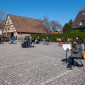 Blick vom Posaunenchor zum Gemeindehaus