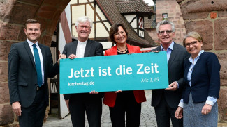 das neue Präsidium des Kirchentages mit der Losung