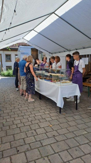 Andrang an der Kuchentheke