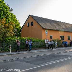 Der Pilgerzug vorm kath. Vereinshaus