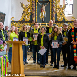 die geehrten Chormitglieder mit Pfr. Lehnemann